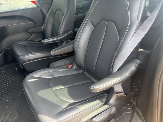 2025 Chrysler Pacifica Hybrid Select
