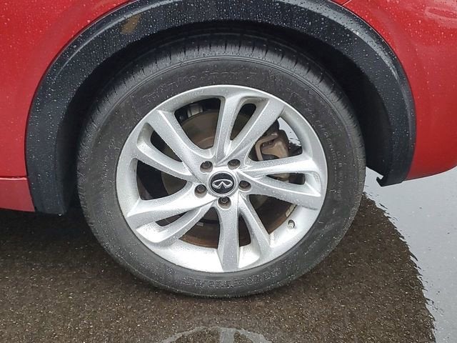 2017 INFINITI QX30 Premium