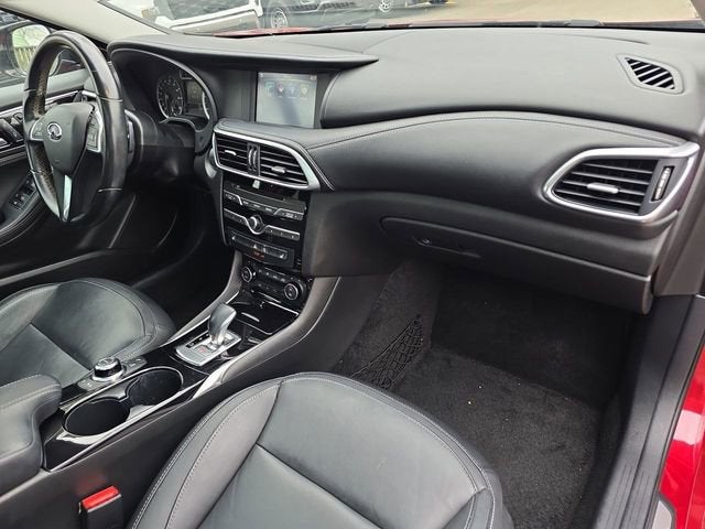 2017 INFINITI QX30 Premium