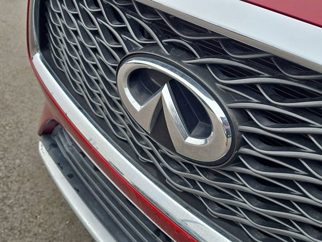 2017 INFINITI QX30 Premium