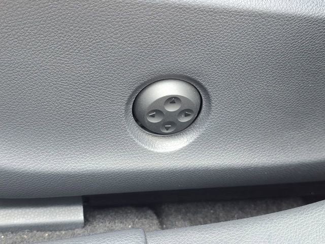 2017 INFINITI QX30 Premium