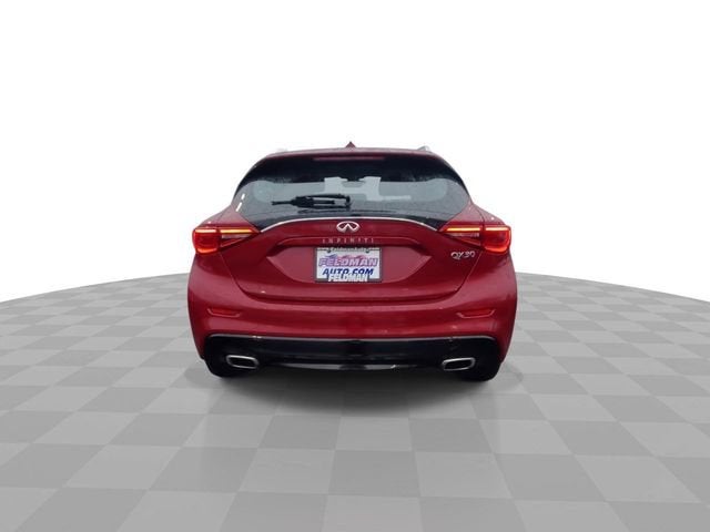 2017 INFINITI QX30 Premium