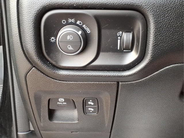 2022 RAM 1500 Big Horn Crew Cab 4x4 5'7" Box