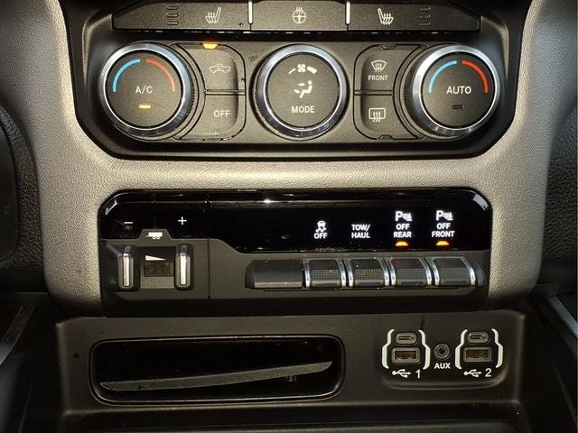 2022 RAM 1500 Big Horn Crew Cab 4x4 5'7" Box