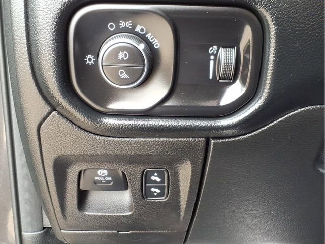 2021 RAM 1500 Big Horn Crew Cab 4x4 5'7" Box