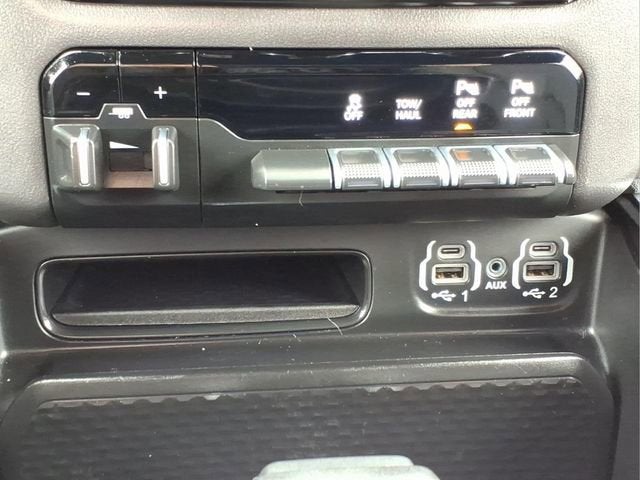 2021 RAM 1500 Big Horn Crew Cab 4x4 5'7" Box