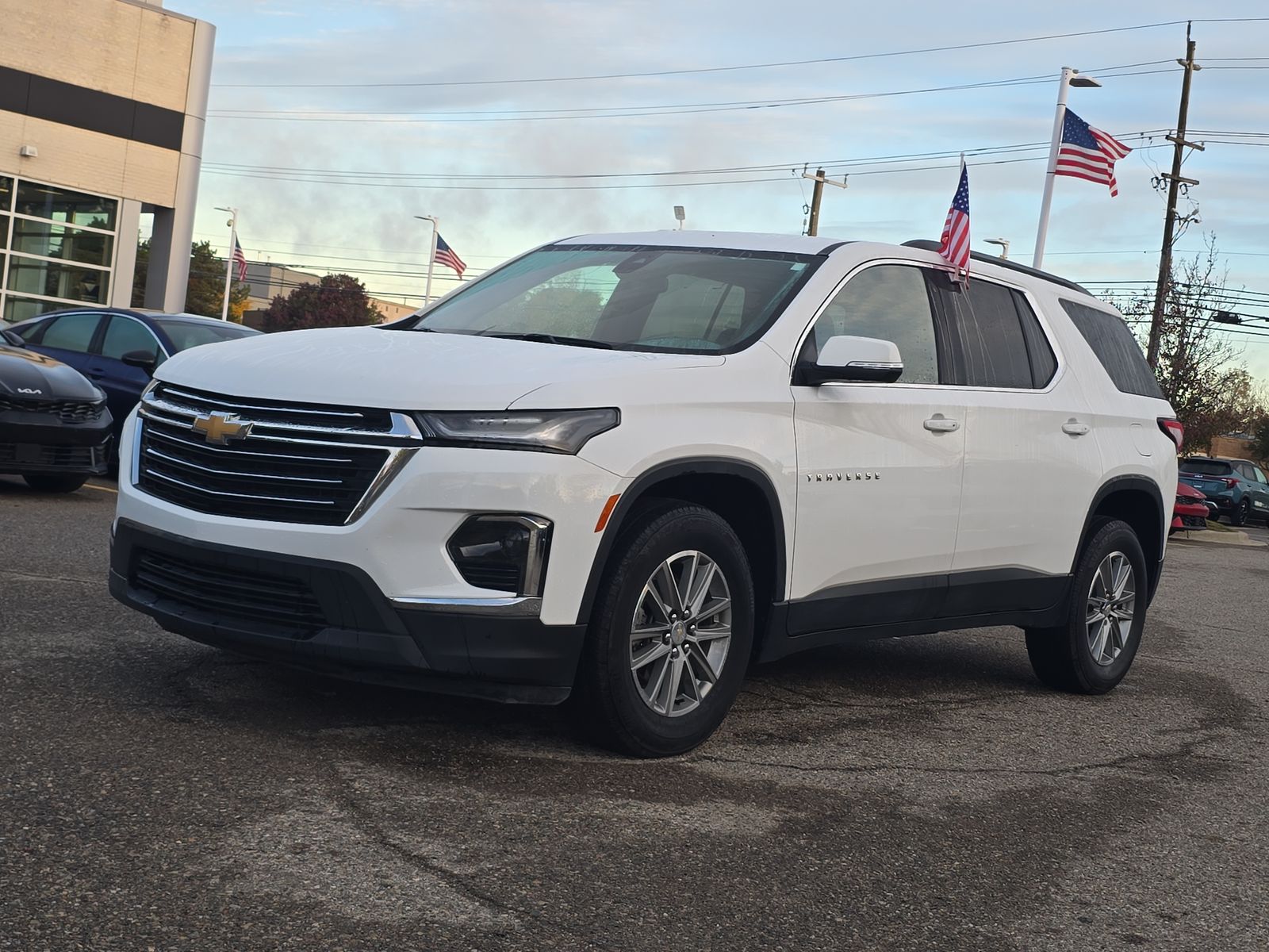 2023 Chevrolet Traverse LT Cloth