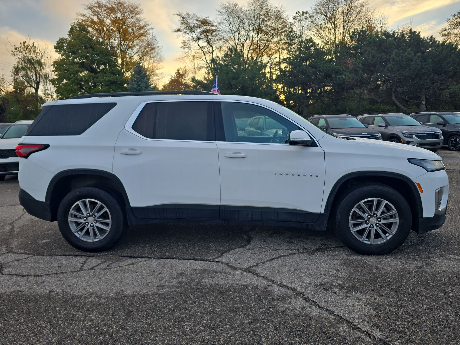 2023 Chevrolet Traverse LT Cloth