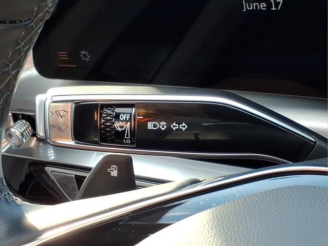 2024 Cadillac LYRIQ Luxury 2