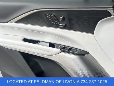 2024 Cadillac LYRIQ Luxury 2