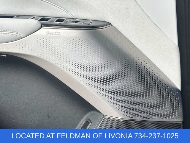 2024 Cadillac LYRIQ Luxury 2