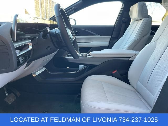 2024 Cadillac LYRIQ Luxury 2