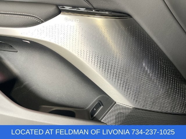 2024 Cadillac LYRIQ Luxury 3