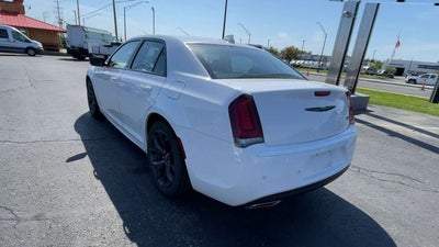 2022 Chrysler 300 Touring