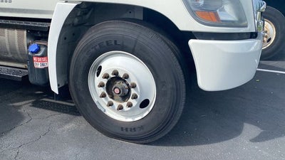 2015 Hino 26FT BOX TRUCK Base