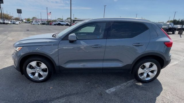 2021 Volvo XC40 Momentum
