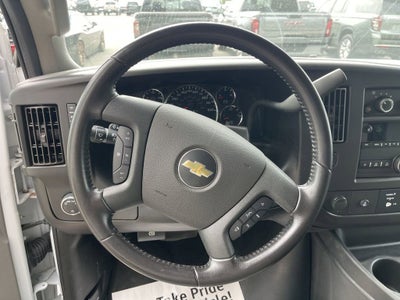 2022 Chevrolet Express Passenger 2500 1LT
