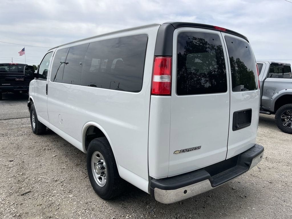 2022 Chevrolet Express Passenger 2500 1LT