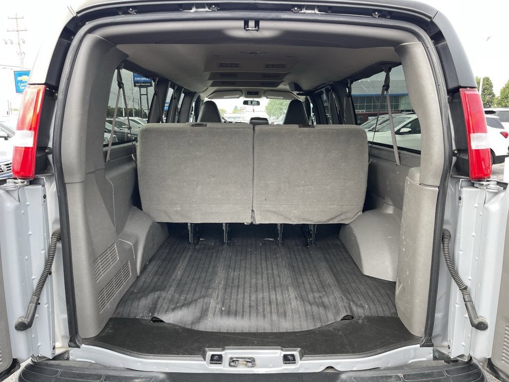 2023 Chevrolet Express Passenger 3500 LS