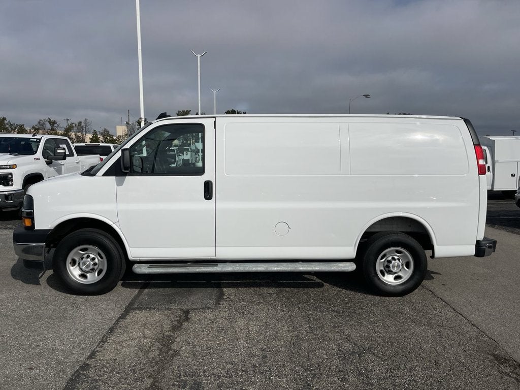 2025 Chevrolet Express Cargo WT