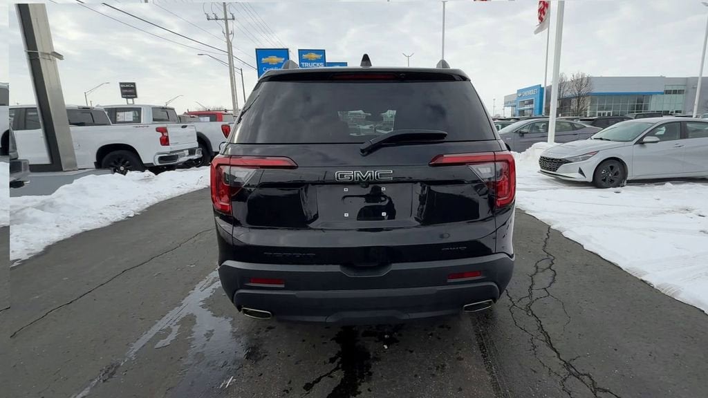 2023 GMC Acadia SLT