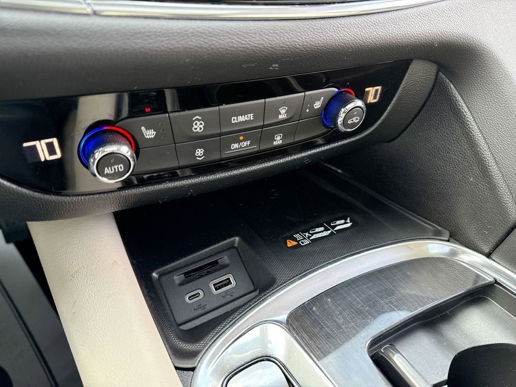 2023 Buick Enclave Essence