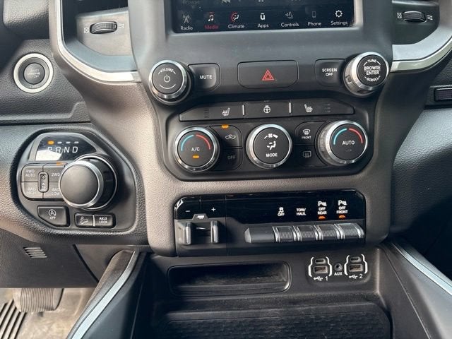 2020 RAM 1500 Big Horn Crew Cab 4x4 5'7" Box