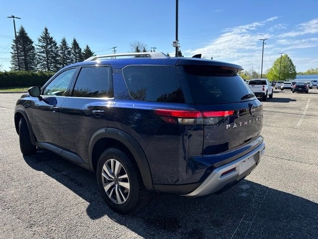 2023 Nissan Pathfinder SL 4WD