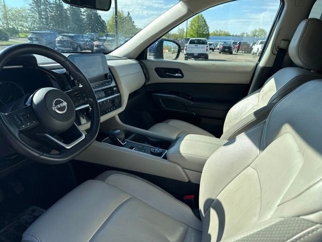 2023 Nissan Pathfinder SL 4WD