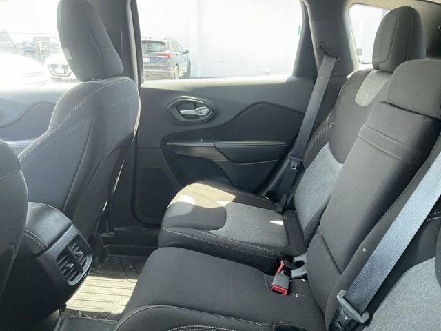 2016 Jeep Cherokee Sport