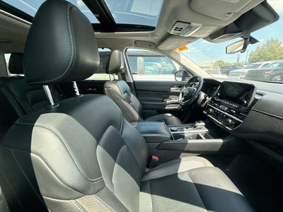 2023 Nissan Pathfinder SL 4WD