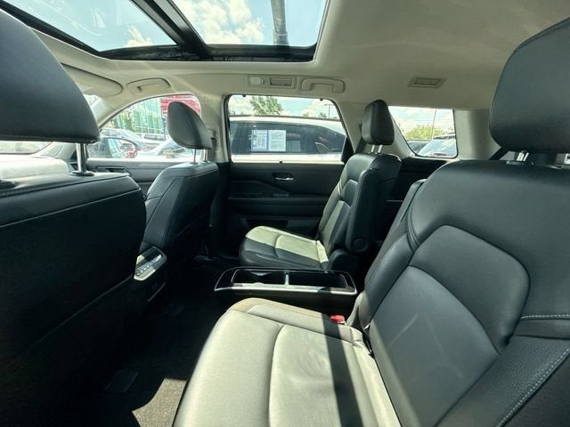 2023 Nissan Pathfinder SL 4WD